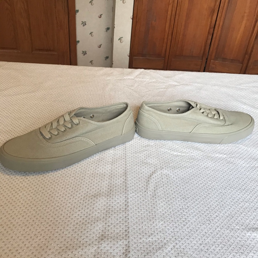 American eagle sneakers